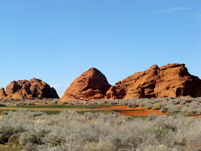 The attractive 8th hole is framed by large red rocks