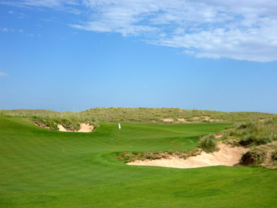 Ballyneal's 7th hole may have the best green site on the entire course