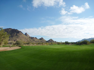 Long hole with a split fairway
