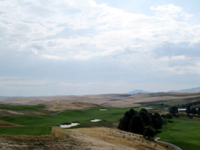 Big, bold, and undulated is the essence of Palouse Ridge and its signature hole